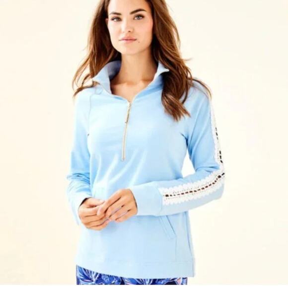 LILLY PULITZER Women’s Skipper Popover Size Medium Peek-A-Boo Lace Sleeve Blue - Picture 1 of 6